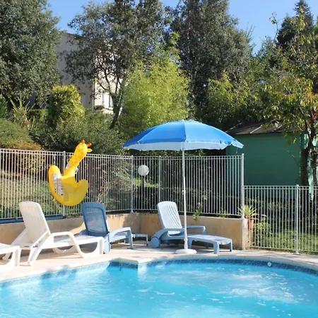 Maison Des Cerisiers Avec Piscine Privee A *